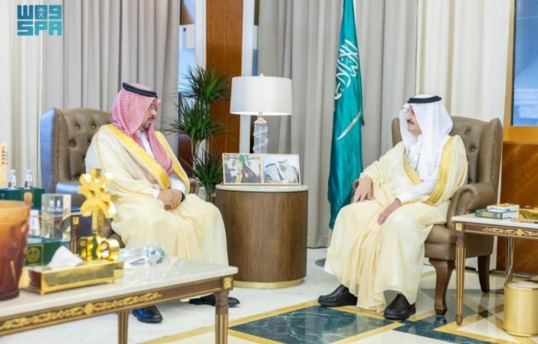 أمير الشرقية يستقبل رئيس وكبير الإداريين التنفيذيين لشركة مصفاة أرامكو السعودية

خليـج الديرة
khlijm.com/18205718391347