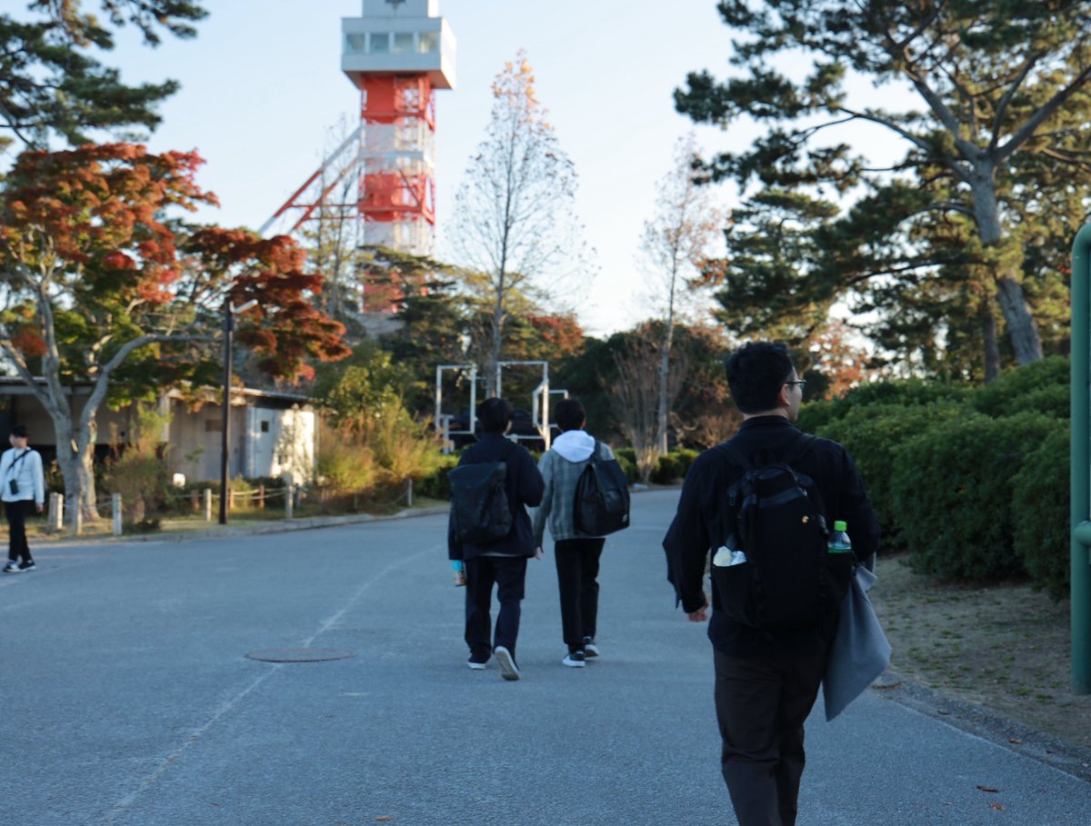 Tetsudive_mobi's tweet photo. 11月22日、23日に山口県宇部市にて、まち歩き×探求イベント「うべみっけ！」を開催しました！

6枚の古今の写真を手がかりに、その写真が撮影された場所を見つけ当て、実際に訪れるゲーム。
16名の方にご参加いただき、難題に苦しみながらも、ほとんどを正解されていました！ https://t.co/oX8oK9BMlz