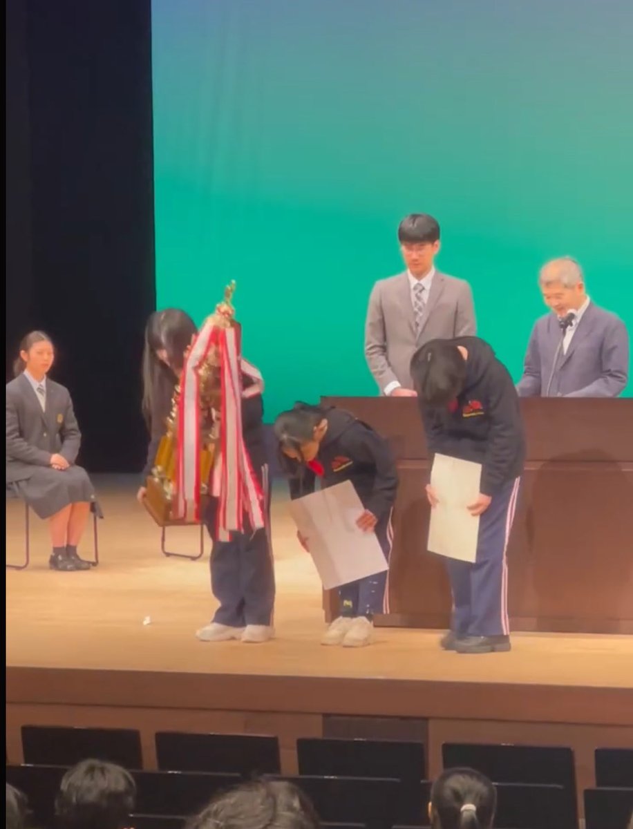 kinranengeki's tweet photo. 金蘭会演劇部です！
府大会、ありがたいことに最優秀賞を頂く事が出来ました。7年振り、17回目の近畿大会出場です。
応援して下さった皆さん本当にありがとうございました！！近畿大会でも全力でカニ食べいこー！！！ https://t.co/1g4miDpUcr