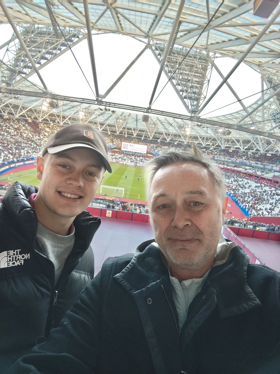 WesthamGraham43's tweet photo. Bin dippers selfie #coyi #ripbilly https://t.co/aQDJF39gJY