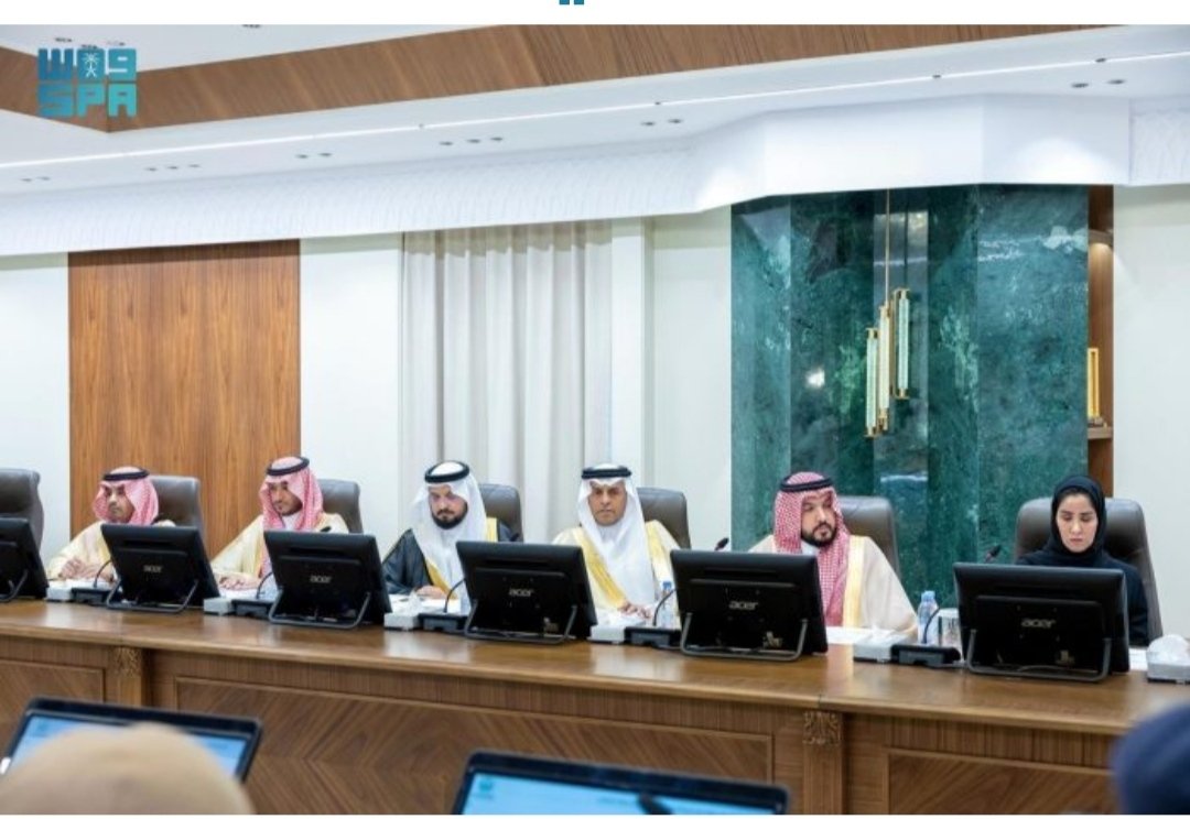 أمير الشرقية يرأس اجتماع لجنة الدفاع المدني بالمنطقة

خليـج الديرة
khlijm.com/18205718391352