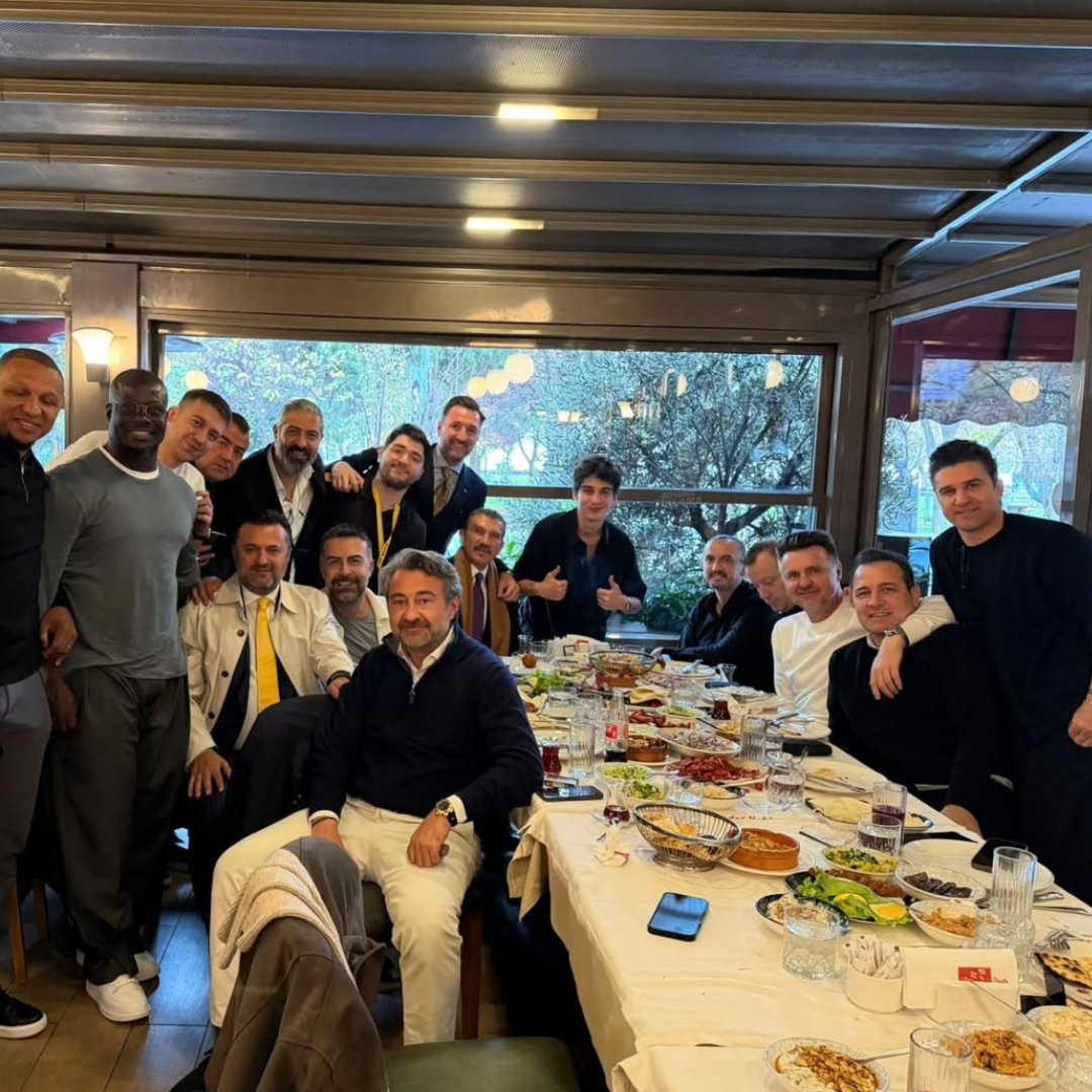 Haber's tweet photo. Fenerbahçe efsaneleri derbi öncesi bir araya geldi. https://t.co/1pfqWcw8WC