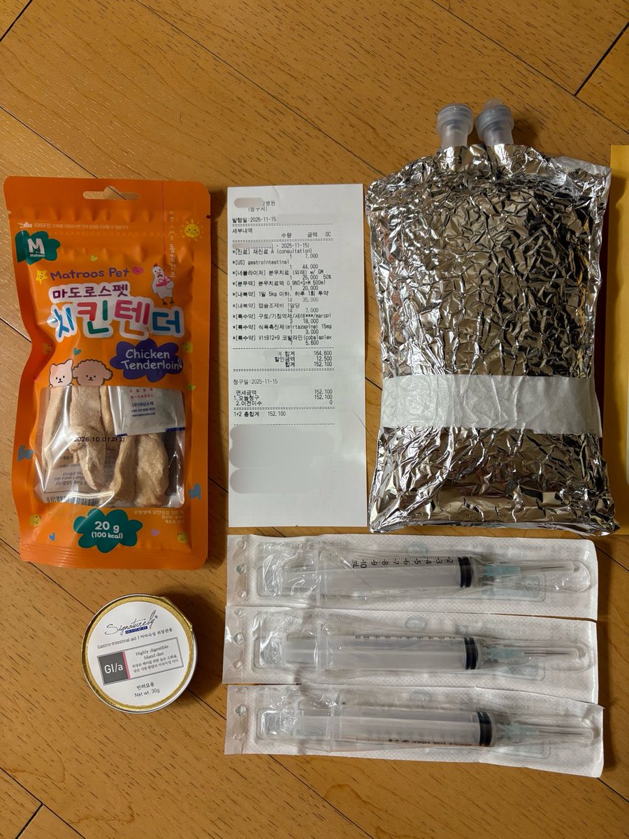 #ธุลี 251115 251130 몬 병원 
PDS1,항구토제 매일 유지
식촉 너무 오래 먹어서 이번 딱 한 번만ㅋ 인터벌 닷새 11/20 24 28 12/2 6 10
11/25 #똥
12월 중 초음파 재검 
11/15 152,100원(초음파, 네뷸)
11/30 68,600원