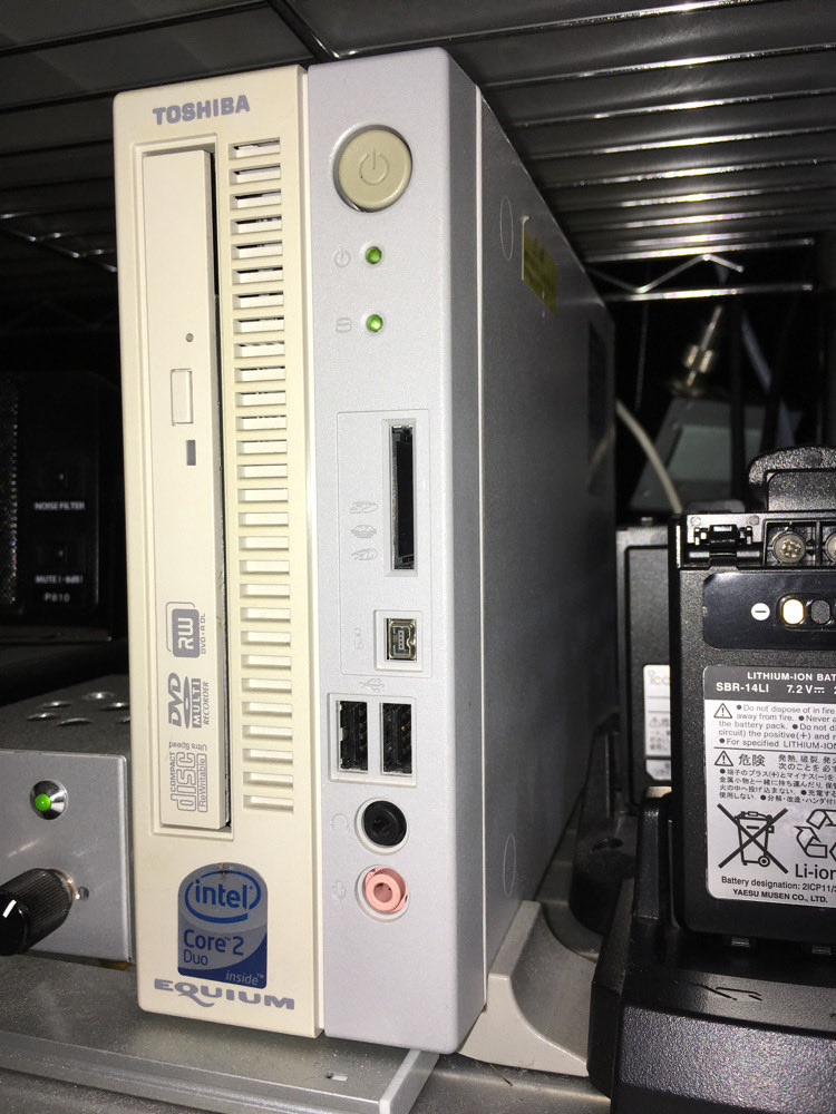 JM1LXS's tweet photo. 【自宅サーバーの話】自宅サーバー用のミニPCが永遠の眠りに。
CMOSクリアしてもモニターは真っ黒。ロゴさえ表示しない。いきなりの事で困惑。

本日、中古のミニPC（ちゃんと起動する）を購入して、旧サーバー用ストレージを流用したら、自宅サーバー復活。

↓ 永遠の眠りPC https://t.co/bqfGyMeJuF