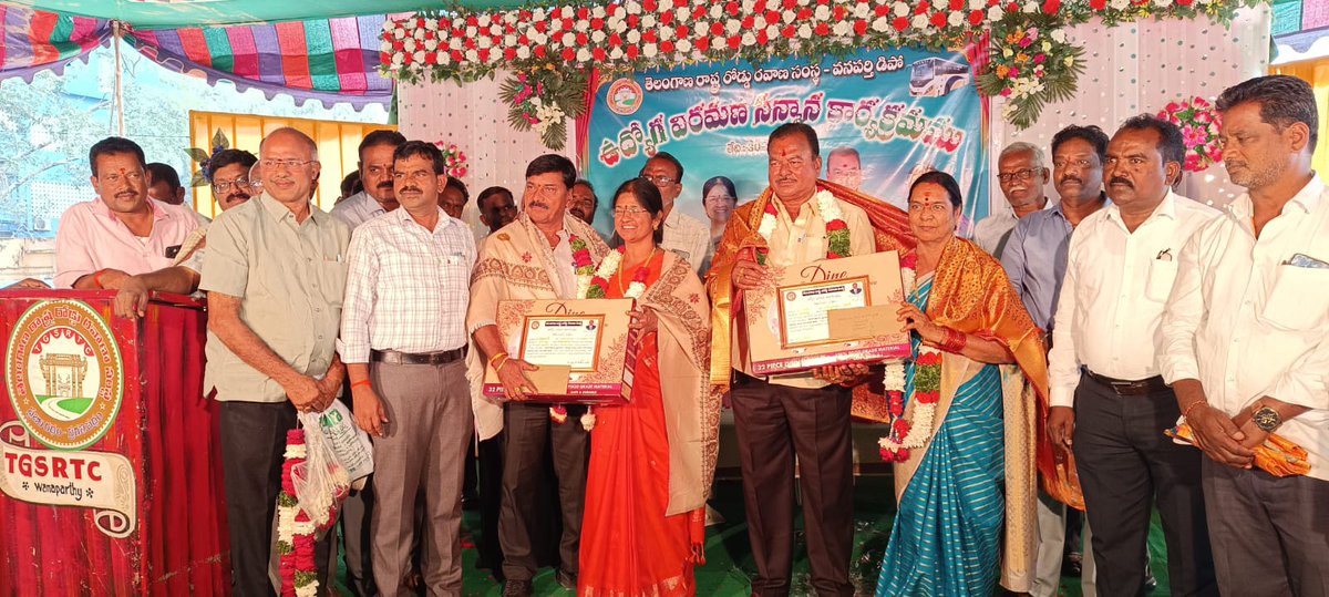 dm_wnp_tsrtc's tweet image. Good evening sir, organised retirement function of Sri T Devender E 252076 Suptd(M) &amp;amp; Sri Suresh E 150264 driver and felicitated with shawl and Gift and also had lunch along with them at WNPT depot pl