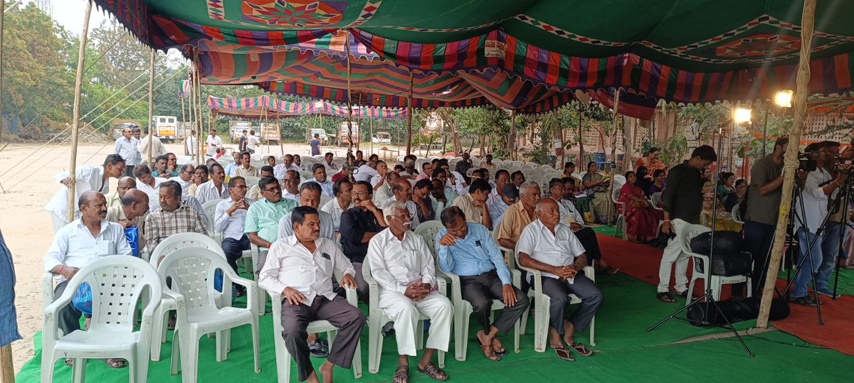 dm_wnp_tsrtc's tweet image. Good evening sir, organised retirement function of Sri T Devender E 252076 Suptd(M) &amp;amp; Sri Suresh E 150264 driver and felicitated with shawl and Gift and also had lunch along with them at WNPT depot pl
