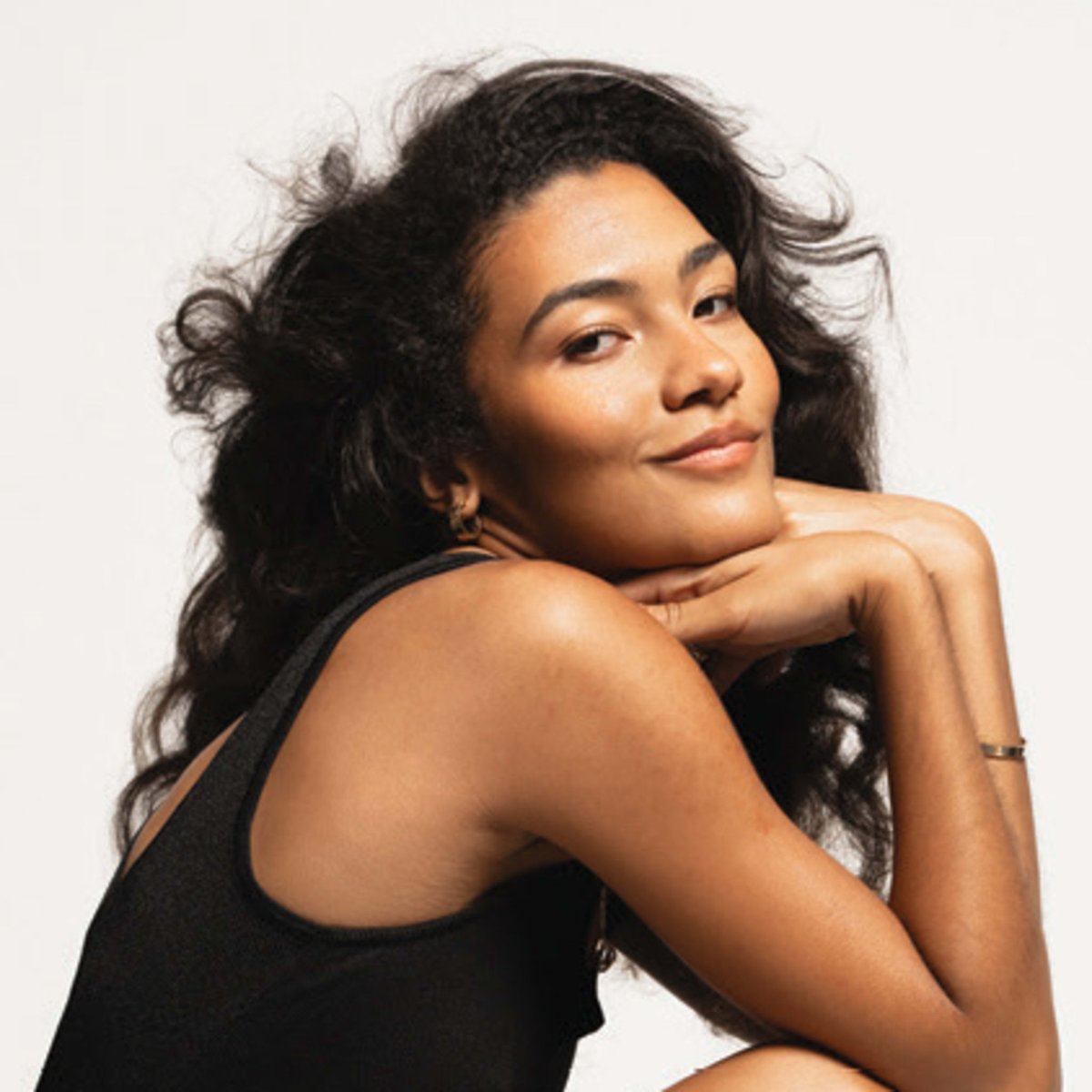 ChartPredicts's tweet image. Olivia Dean is projected to rank among the top 100 artists of 2026, as it has already surpassed the current cutoff for the 2026 Billboard Top Artists Year-End list — becoming the 5th act to achieve this.

Check out the full list here: patreon.com/posts/14469643…