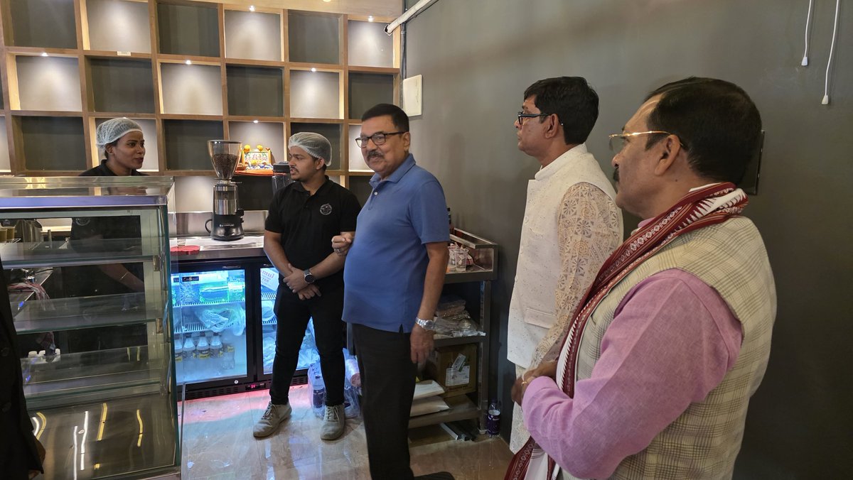 ସହିଦ୍ ନଗର ଠାରେ  ନୂତନ koh-fee brew multicuisine restaurant ଉଦଘାଟନ କଲି।
#golakmahaptra 
#Sahidnagar