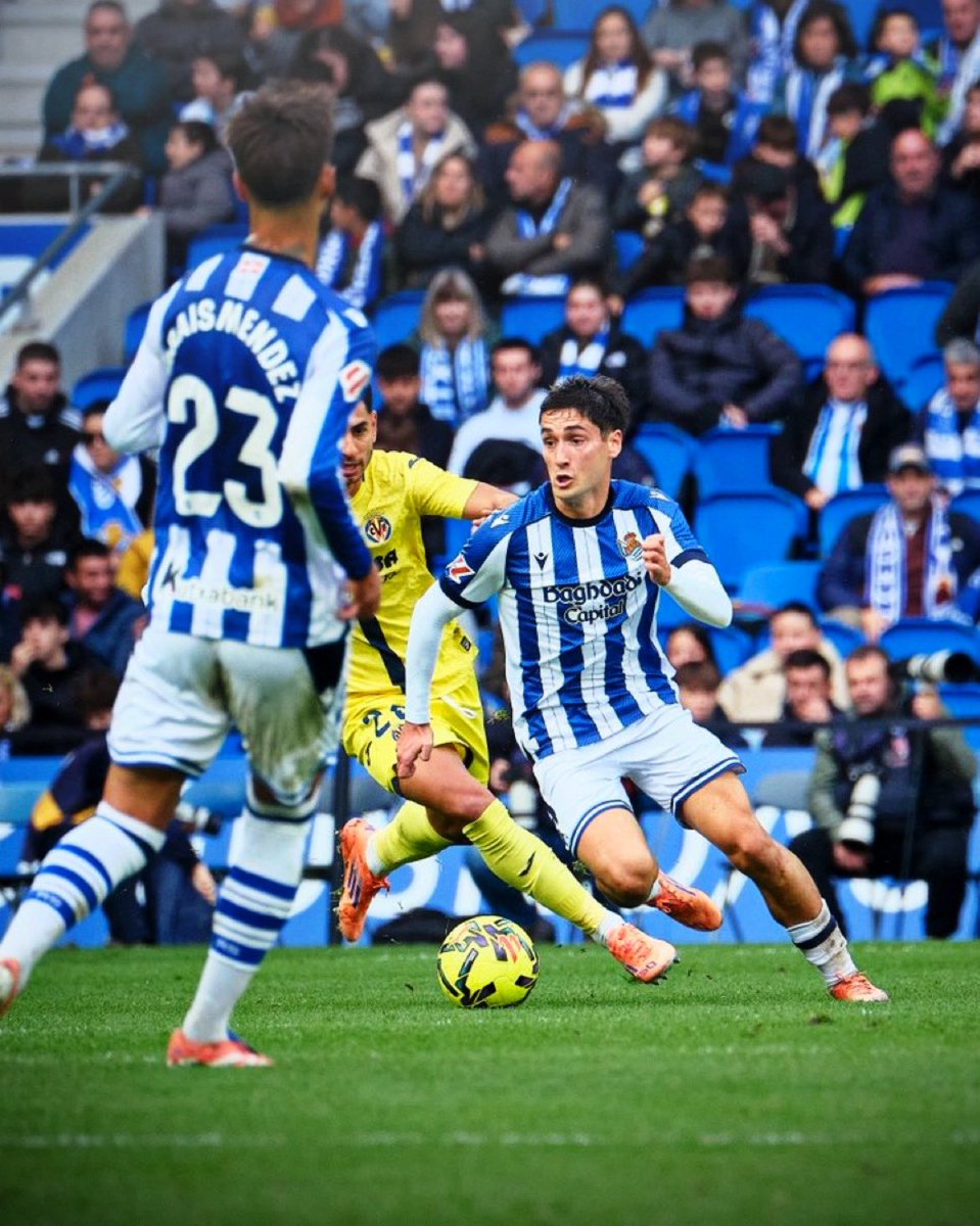 seanituarte's tweet image. Tras un tanteo inicial donde la #RealSociedad no estaba incómoda, el rival ya tiene el partido donde quiere. Es lo que pasa si no eres contundente atrás. Y más ante este equipo.

Hay que dar bastante más para poder puntuar. Venga.