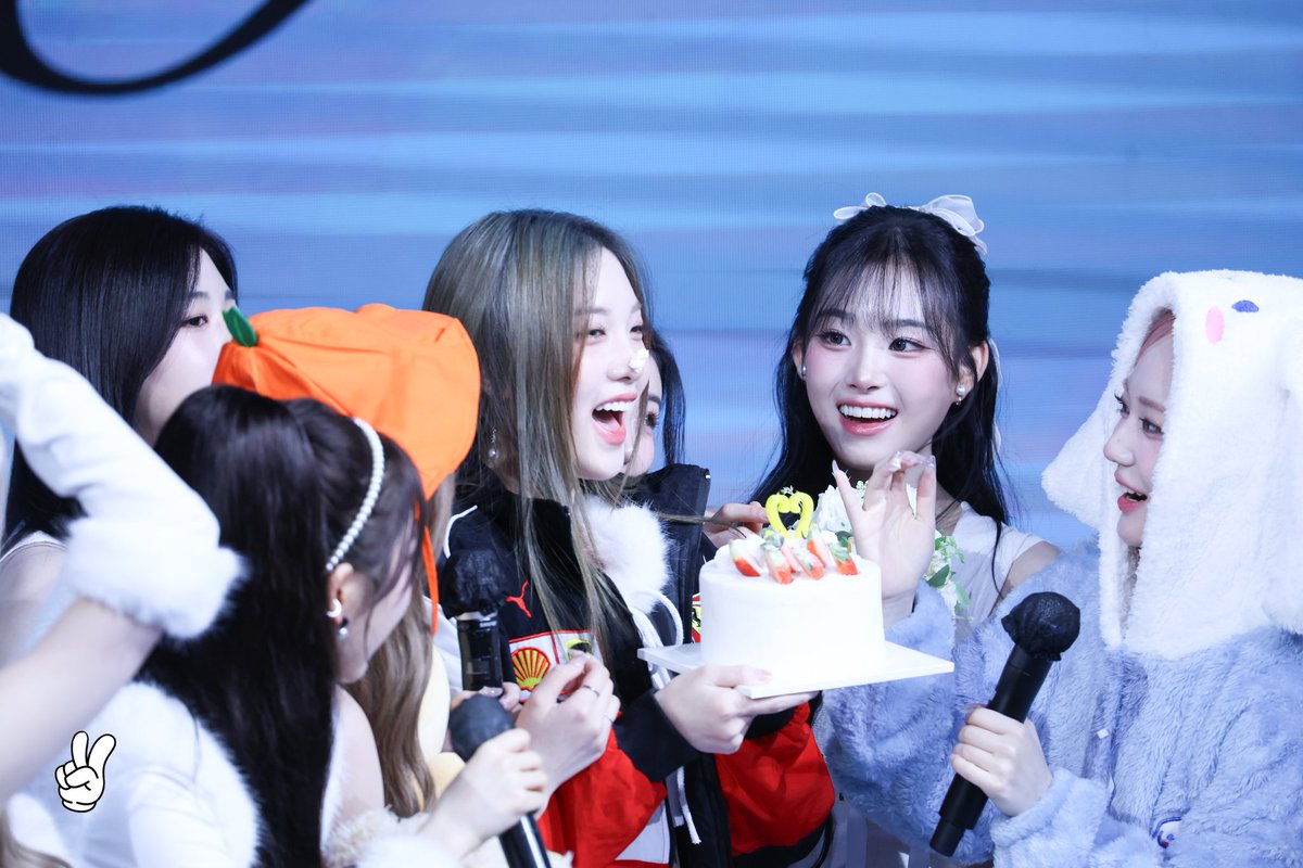 triplesbburing's tweet image. 20251130 애플뮤직 팬싸인회
마무리는 크림 코에 묻히기😆
#트리플에스 #tripleS
#설린 #Sullin
#HBD