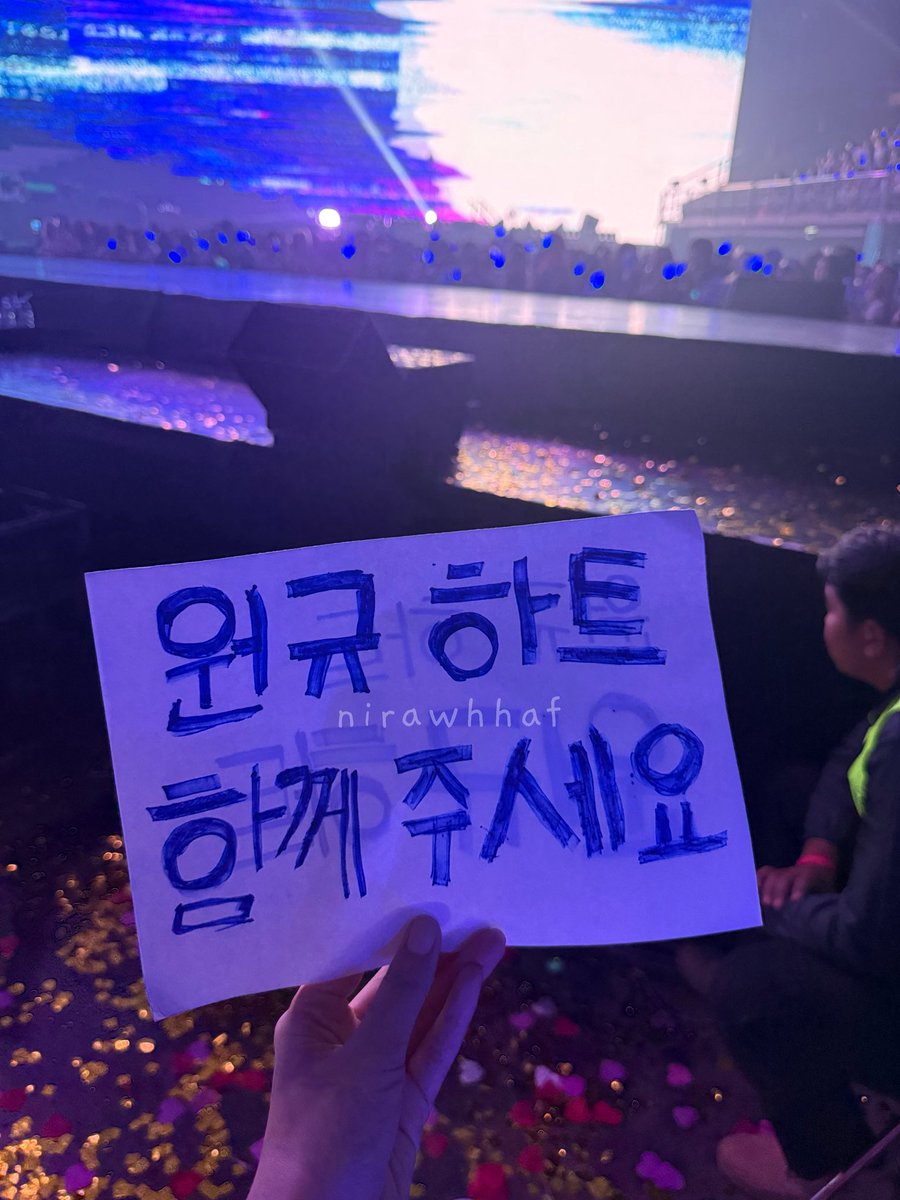 WONKYU ว้ากกกกกกก เสิร์ฟคู่ไปเลยดิ้ค้าบ! แล้วจริตจิกกล้องแบบโห แกชอบเห็นเรารักกันหลอ ได้! พวกเลารักกันให้แกดูนะะะ ~ น่ารักมากกกกกก 🫶🏻😭

#WONKYU #SIWON #KYUHYUN
#시원 #규현 #SS10inBKK_Day2 
#SS10inBKK