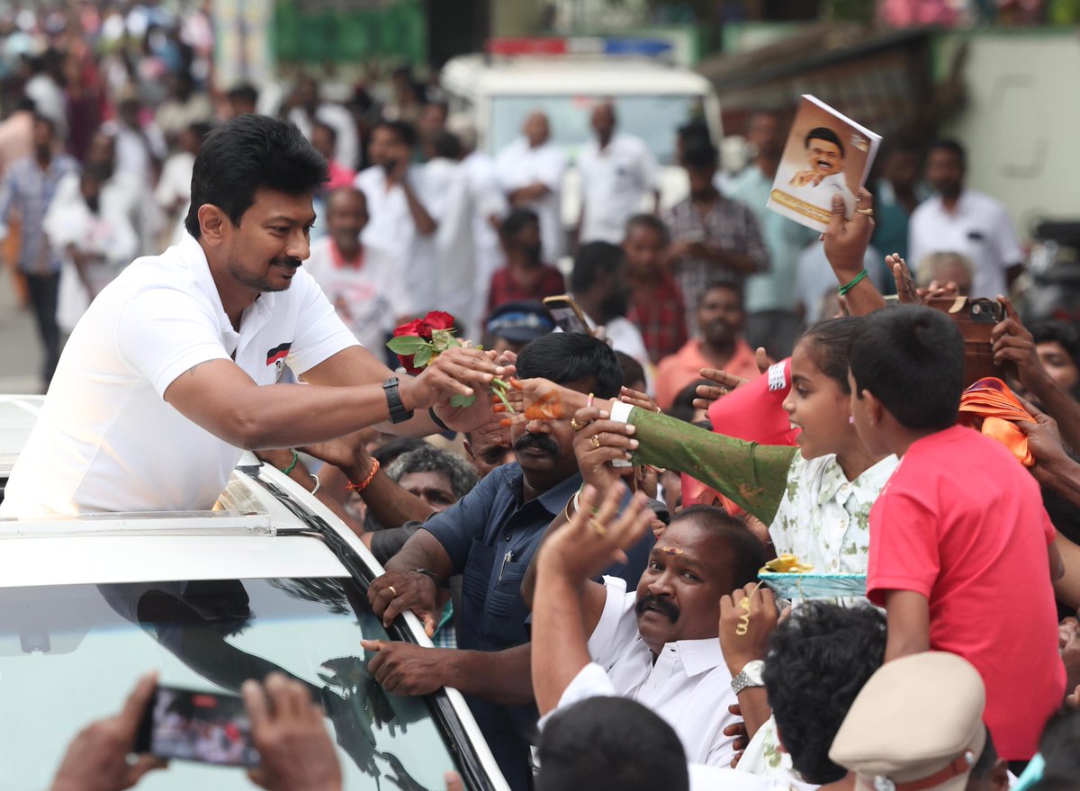 Udhaystalin's tweet image. புதிய திராவிடர் கழகத்தின் மாநில மாநாட்டில் பங்கேற்பதற்காக இன்றைக்கு ஈரோடு வருகை தந்த போது, ஈரோடு வடக்கு - மத்தி மற்றும் தெற்கு மாவட்டக் கழகத்தின் சார்பில் விஜயமங்கலம் டோல்கேட் அருகேயும், பெருந்துறை மற்றும் வெள்ளோட்டிலும் உற்சாக வரவேற்பைத் தந்த கழக நிர்வாகிகள் - உடன்பிறப்புகள் -…