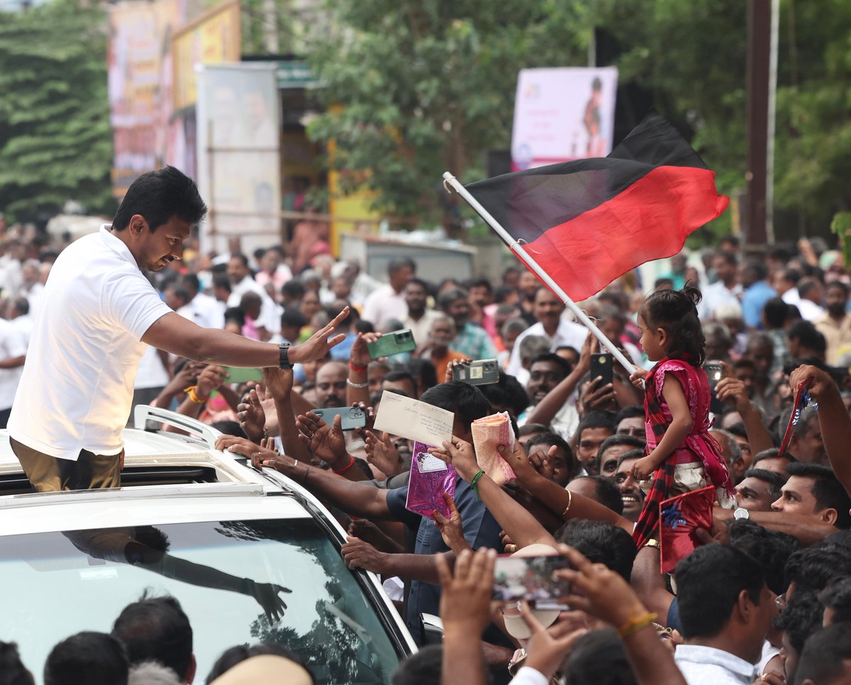 Udhaystalin's tweet image. புதிய திராவிடர் கழகத்தின் மாநில மாநாட்டில் பங்கேற்பதற்காக இன்றைக்கு ஈரோடு வருகை தந்த போது, ஈரோடு வடக்கு - மத்தி மற்றும் தெற்கு மாவட்டக் கழகத்தின் சார்பில் விஜயமங்கலம் டோல்கேட் அருகேயும், பெருந்துறை மற்றும் வெள்ளோட்டிலும் உற்சாக வரவேற்பைத் தந்த கழக நிர்வாகிகள் - உடன்பிறப்புகள் -…