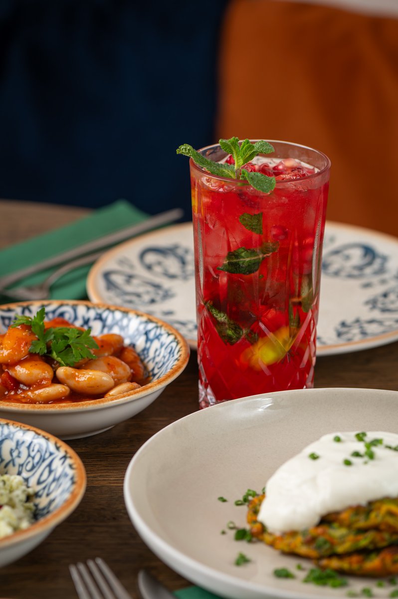 MykonosVictoria's tweet image. Fresh mezze, vibrant flavours, and a refreshing Mediterranean drink to match 🍹
A colourful table that captures the true spirit of Mykonoss Victoria.
#MykonossVictoria #MediterraneanFlavours #VictoriaLondon