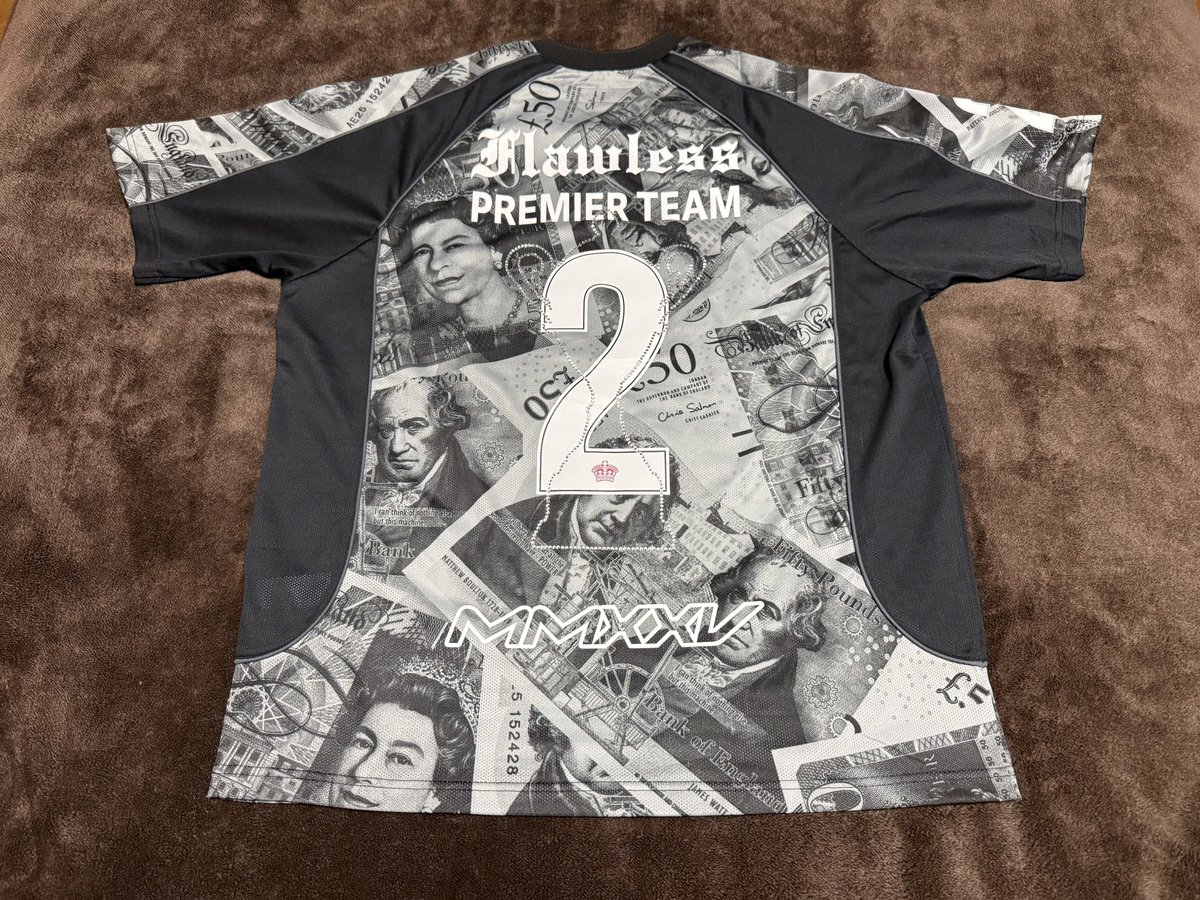 Pounds Soccer Jersey Size:L Color:Black Price:¥22,000 背面に 