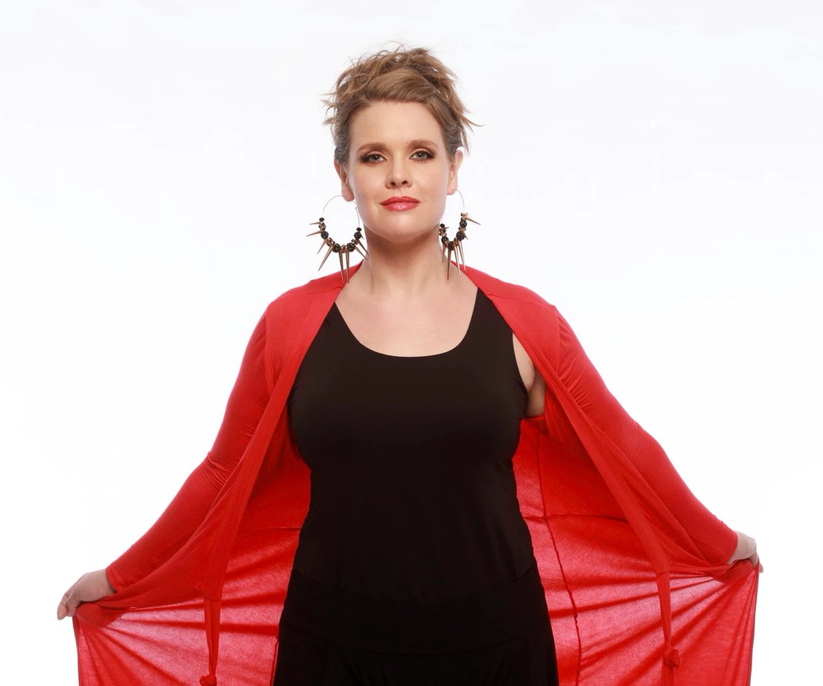 🎄✨ Just 3 tickets left for an unforgettable night of #ChristmasJazz!
Join Polly Gibbons &amp; James Pearson for world-class music, festive cheer, bubbly &amp; mince pies!
📅 December 2nd @ 8.00pm
🎟 Book now 👉 ow.ly/FEbq50XyB7E
#LiveMusic #JazzNight #LimitedTickets