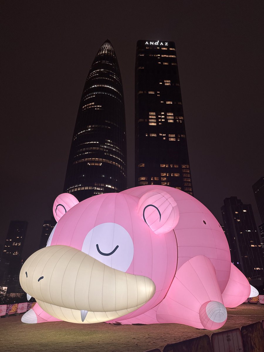 tokyo10086's tweet image. 代码之外线下活动，真不错啊。三个嘉宾是三种完全不同的风格。
大部分来的听众都是程序员，大家互相交流、分享自己的问题和困惑，包括AI使用、职业规划、健身、远程工作、独立开发等等。
也许人类最终还是群居动物，线下真实的见面碰撞出的东西比线上多很多。很喜欢这样的时刻…