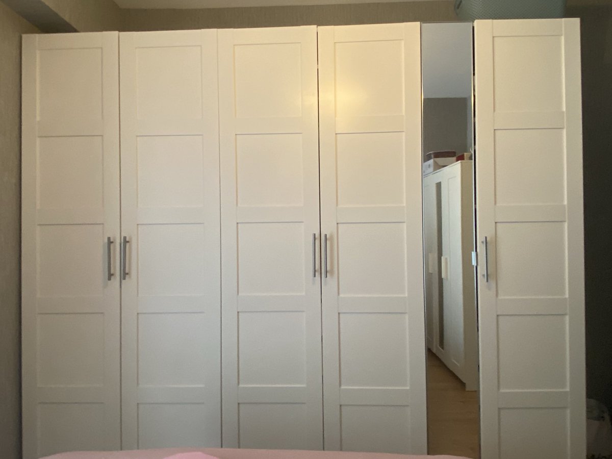 cubeb0's tweet image. 275x236x60 ölçülerinde kıyafet dolabı, taşınacağım için takas yapmak istiyorum. İkeadan alınmıştır. Ankara içi takas tercihimdir.