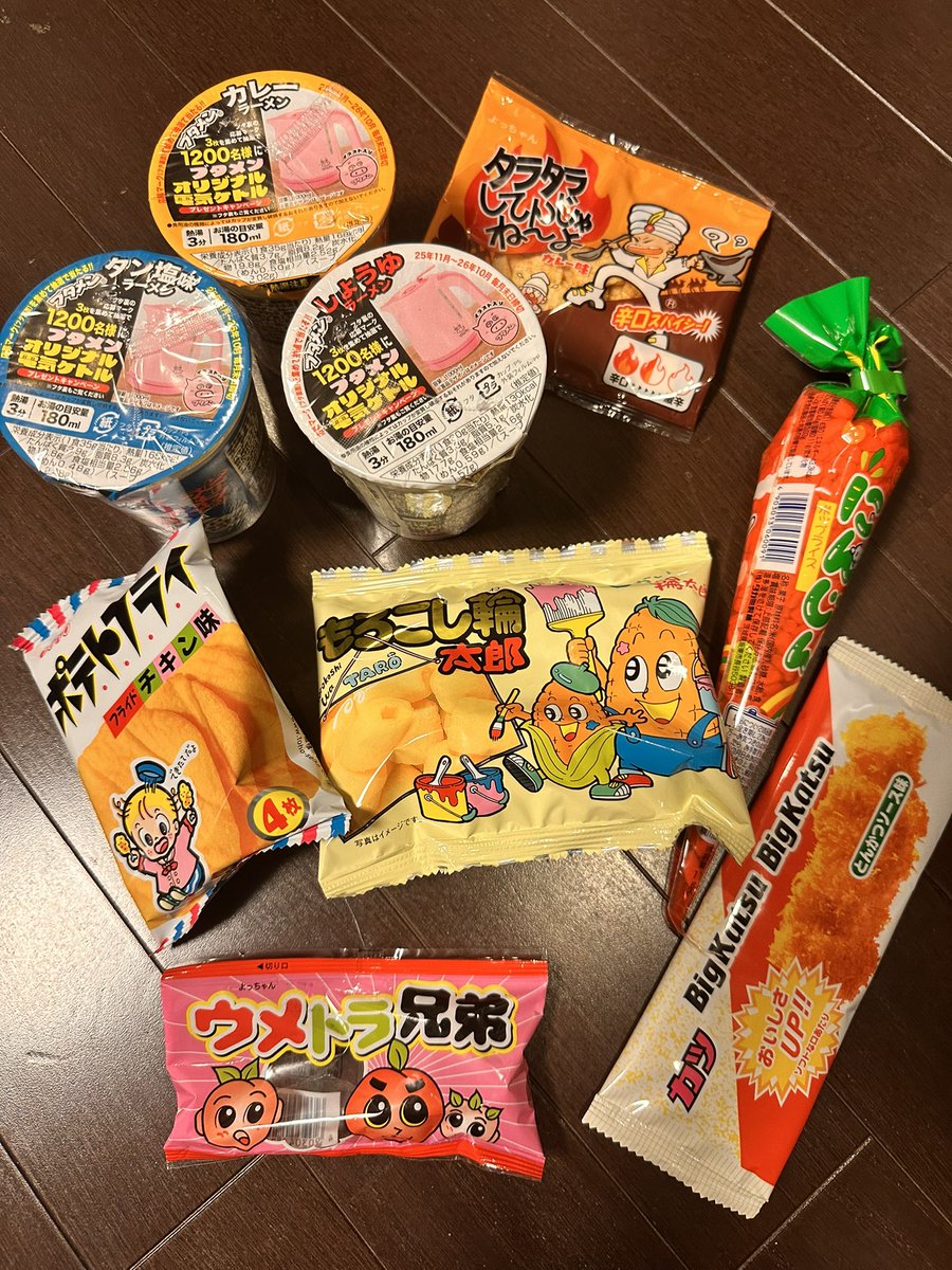 ken820113's tweet photo. @BoinSaki 乗り遅れ気味駄菓子（とブタメン）です https://t.co/9gCWyJvJbl