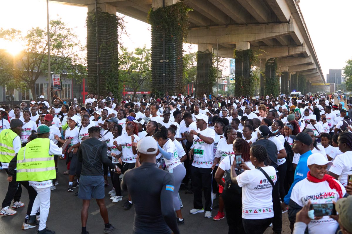 TheVoiceKe_'s tweet photo. What a powerful sight hundreds running with one mission : End the Triple Threat. Save our adolescents. Secure our future.
@nsdcc_kenya @ahfkenya @fnoluga @MOH_Kenya @HonAdenDuale @NASCOP
#Oneraceonegoal
#WorldAIDSDay
#EndAIDSby2030 https://t.co/PWVgyilGIv