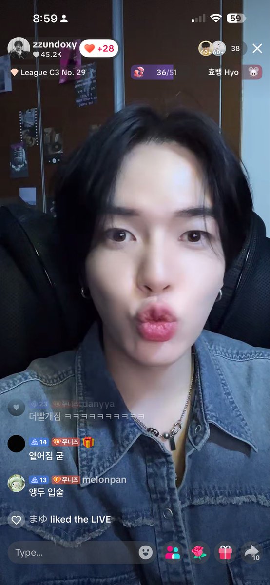 Junhyuk is in tik tok live!

🔗: vm.tiktok.com/ZMHTQLgmnjQEm-…