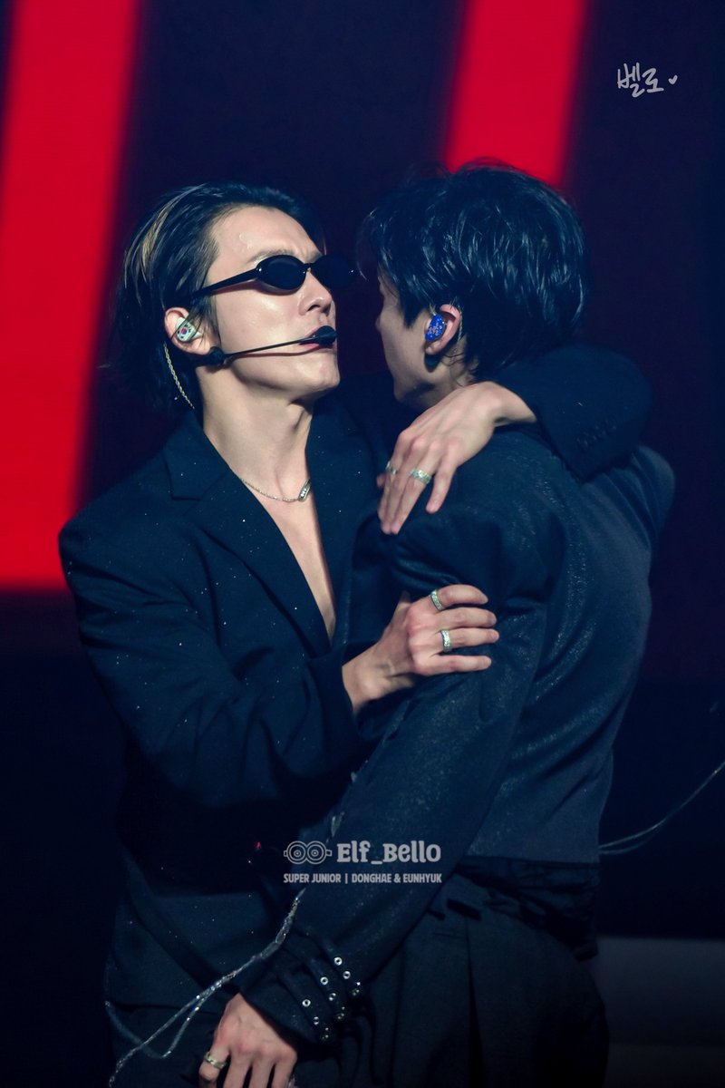 ElfBello's tweet image. this hug 🐯💙🐰

20251130 SUPER SHOW 10 in Bangkok Day 2

@SJofficial @AllRiseSilver @donghae861015 #SuperJunior #슈퍼주니어 #EUNHYUK #DONGHAE #이혁재 #이동해 #은혁 #동해 #ウニョク #ドンヘ #銀赫 #東海 #SuperShow #SuperShow10 #20th_Anniversity_TOUR #SS10inBangkok #SS10inBKK
