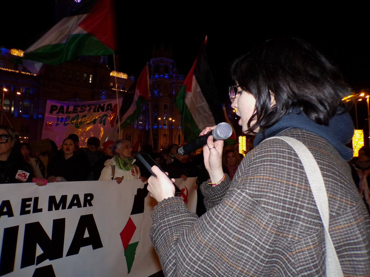 UJCEMadrid's tweet photo. 📸 Ayer Madrid volvió a llenar las calles para denunciar los ataques sionistas del Estado de Israel. 🚩

¡Viva Palestina Libre! 🇵🇸 https://t.co/6zj3rRO3It