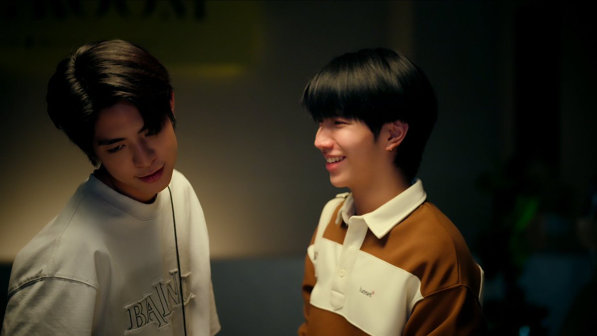 ไม่น่ารักจริงๆหงอออออ // มีคนเขินเป็นคำตอบละ 🤭

HEAD 2 HEAD SERIES EP6

#H2HseriesEP6
#seakeen #sea_ta_lay #keenkeno #ซีคีน