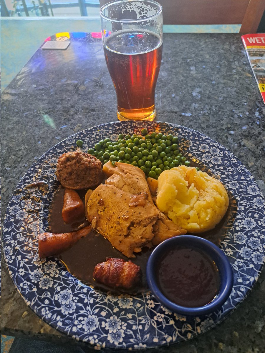 goldwynbird's tweet image. Sunday lunch is served  😛👍 #Norwich #Wetherspoons 
#Turkey
