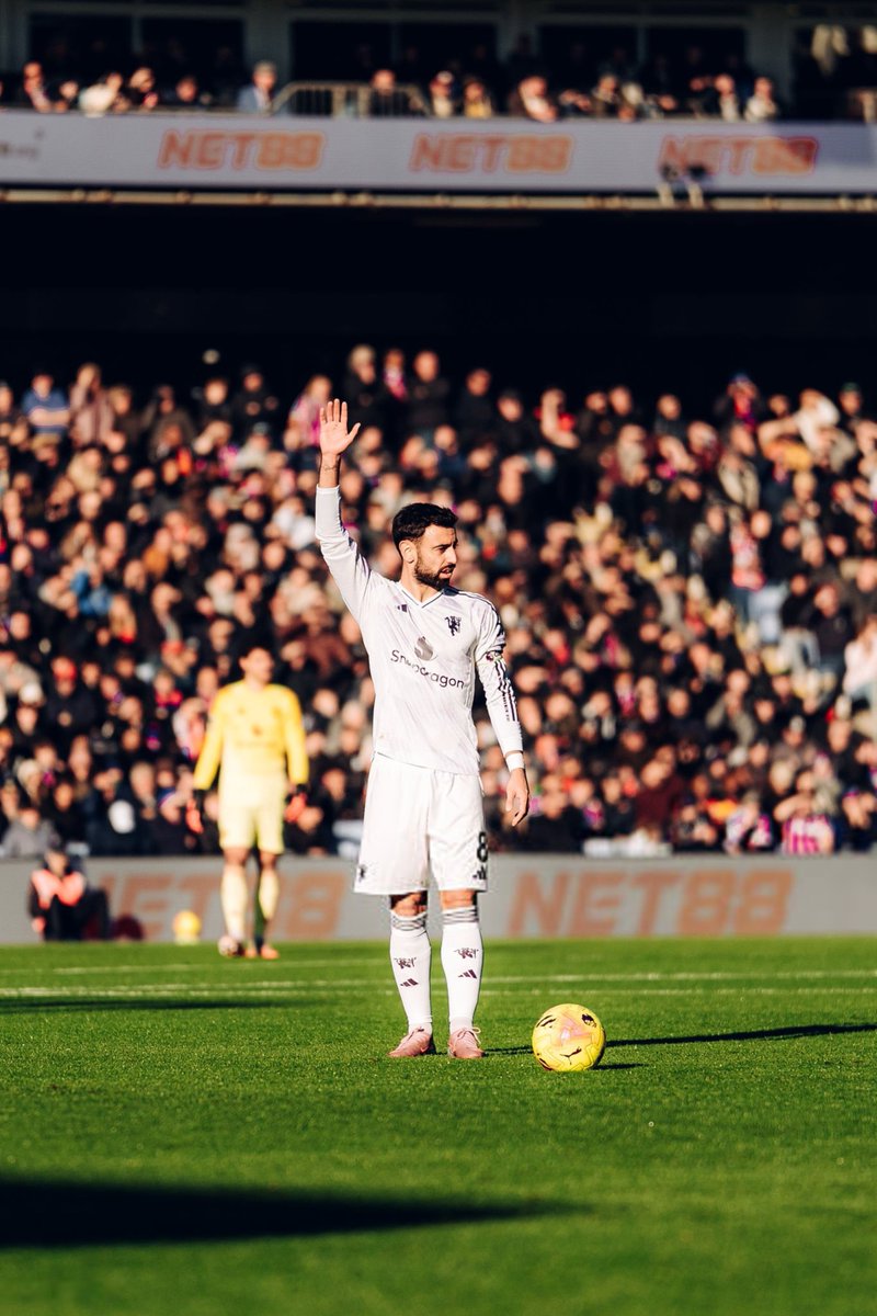 🚨Bruno Fernandes now has more assists this season (5) than any other player in the Premier League. 🎯

High footballing IQ 🧠