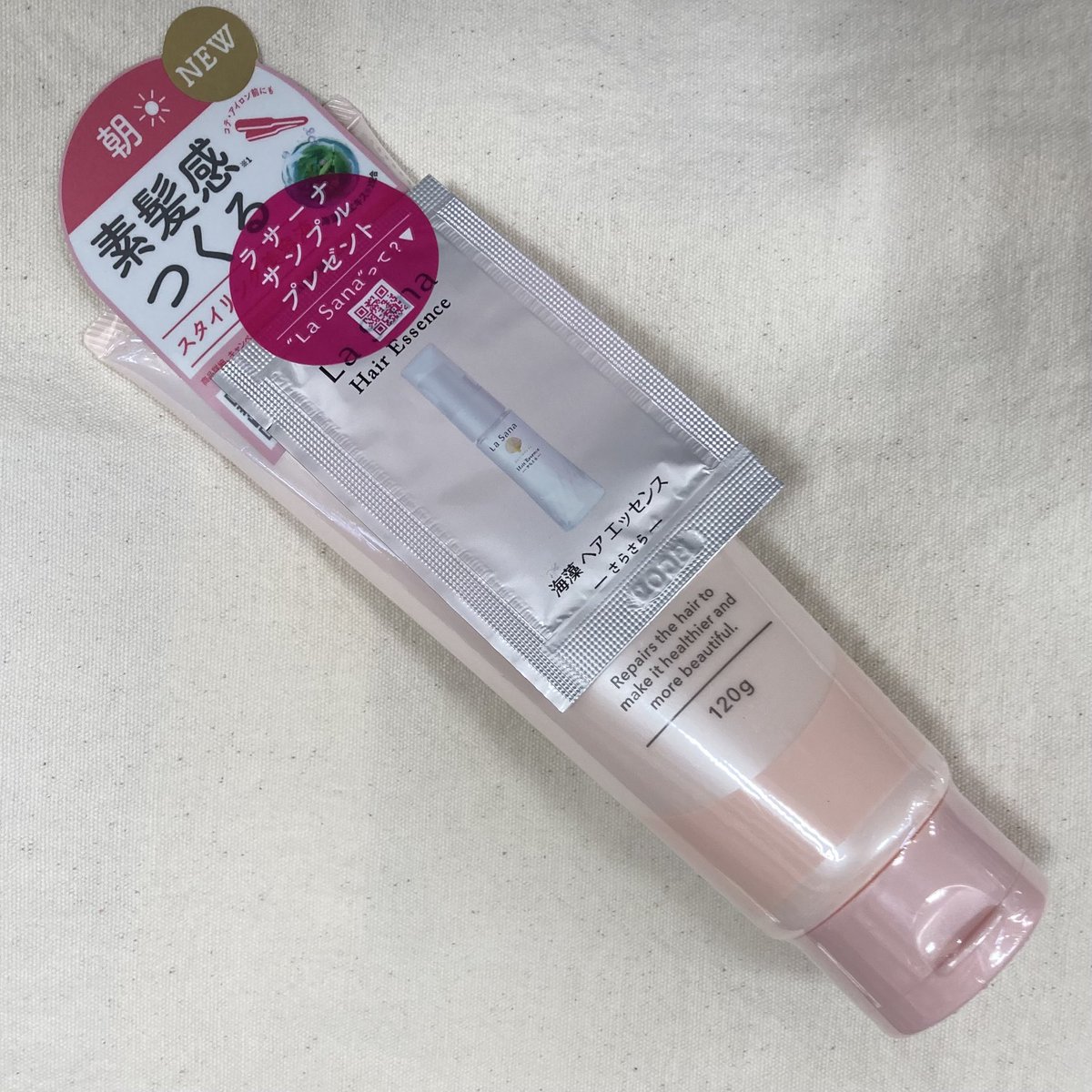 llamambo's tweet photo. ヘアミルク切らしてたから買ったらサンプルもついてきた✨
このヘアミルクはセット前にも使えて、セットのもちもよくしてくれるところが嬉しい♡
香りもさわやかで強くないからデイリー使いしやすいんです🥺！！
お気に入りのアイテムです🫶 https://t.co/soAE13iKpV