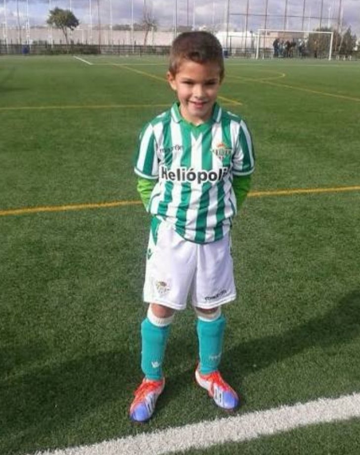 GxldePepeElias's tweet photo. PISAR ESTE CESPED

DEFENDER ESTA CAMISETA

EL SUEÑO DE TODO EL QUE MUERE POR ELLA

HAZLO NIÑO https://t.co/mlYU5JDYfE