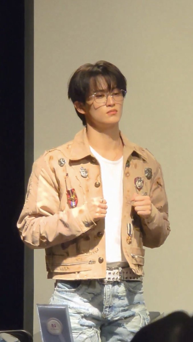 him in specs 😵‍💫