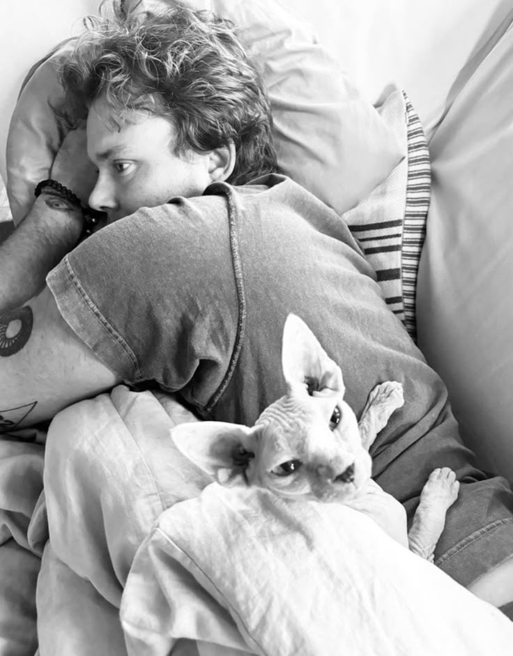 SUPERBLOOMCASH's tweet image. what your camera roll would look like if ashton was your boyfriend