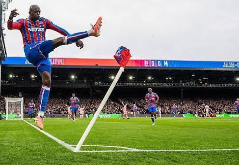 Aaron_Magook's tweet image. The bald guy thought Crystal Palace were playing against Liverpool.

We&apos;re Manchester United and we win when we want. #MUFC