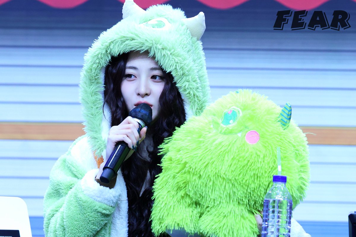 251130 뮤직플랜트 윤진

#르세라핌 #LE_SSERAFIM 
#허윤진 #HUHYUNJIN #윤진 #ユンジン