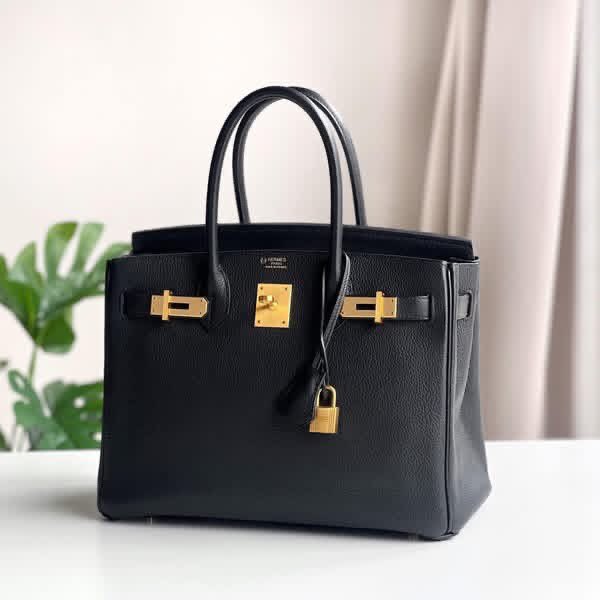 nawazali271's tweet photo. Authentic 

Birkin 30 Hss Black Togo BGhw Stamp A 

Price: 🖤625,000
USD 17,700

Shipping 50$
#Birkinhandbag #womanhandbag #Baglovers #luxurydesigner WhatsApp Mobile:+16159948359 https://t.co/0OUYNfgFaA