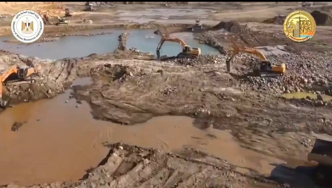 khaledmahmoued1's tweet image. These images prove that the Grand Ethiopian Renaissance Dam (GERD) is currently operating in a state of extreme emergency, and that Ethiopia is sacrificing the safety of the dam itself – as well as the safety of the two downstream countries – just to complete the sixth filling at…