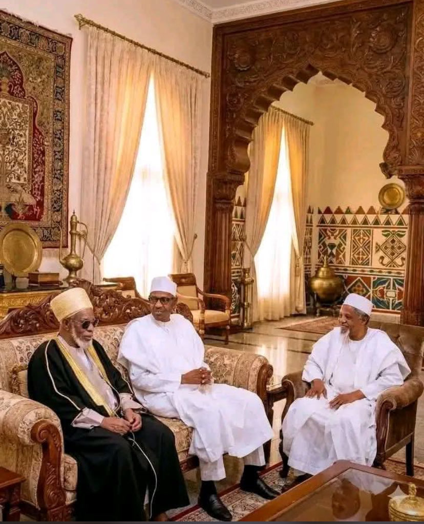 Wealth, power and knowledge.

الألم ، والمال ، والملك.
🥹💔