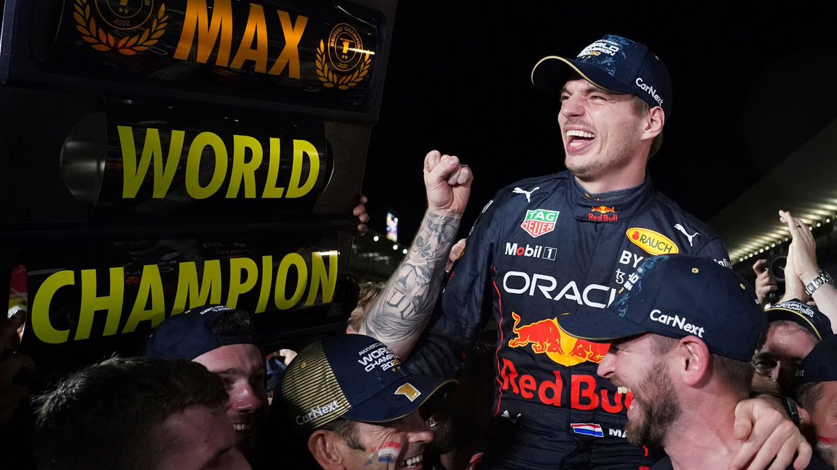 mverstppn's tweet photo. só acaba na ultima volta, na ultima curva e com a bandeirada final mas independente do resultado de hoje só posso dizer o orgulho imenso que é ver max verstappen correndo, a pura magia quando coloca o capacete e faz o inacreditável, não uma, não duas, mas incontáveis vezes https://t.co/Mt2IeTyp4N