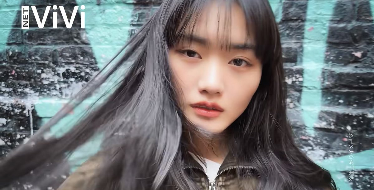 vivi_magazine's tweet image. 💬What makes you confident？
 【あなたの自信はどこから？】

#山﨑天 に突撃インタビュー in NY🗽❤️‍🔥
ViVi1月号撮影のためにニューヨークを訪れた天ちゃんが肌身離さず持っていたものって？
→instagram.com/reel/DRRbqQUEt…
#PR #KANEBO