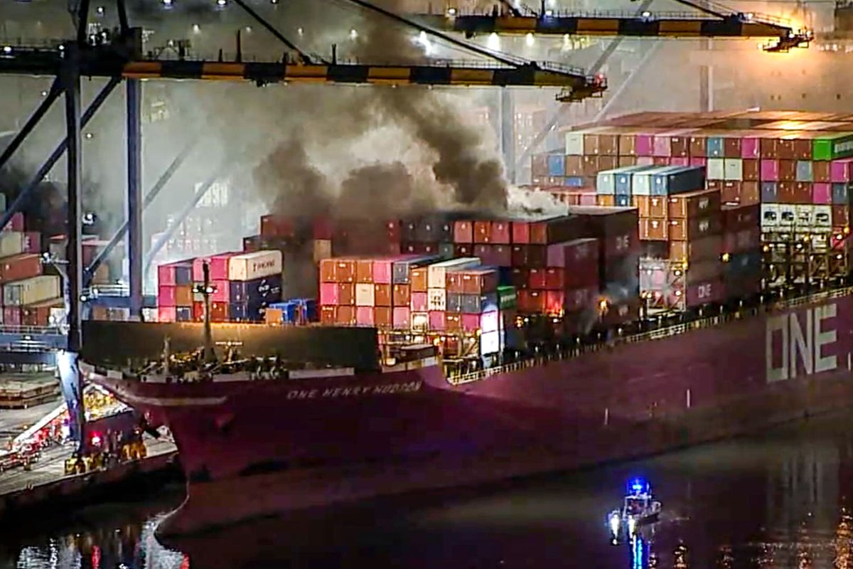 BartGonnissen's tweet photo. 1/x The owners of the ONE Henry Hudson (LA Port fire)  have declared GENERAL AVERAGE https://t.co/Iv3JuWUmRn https://t.co/hxJU34WE0R