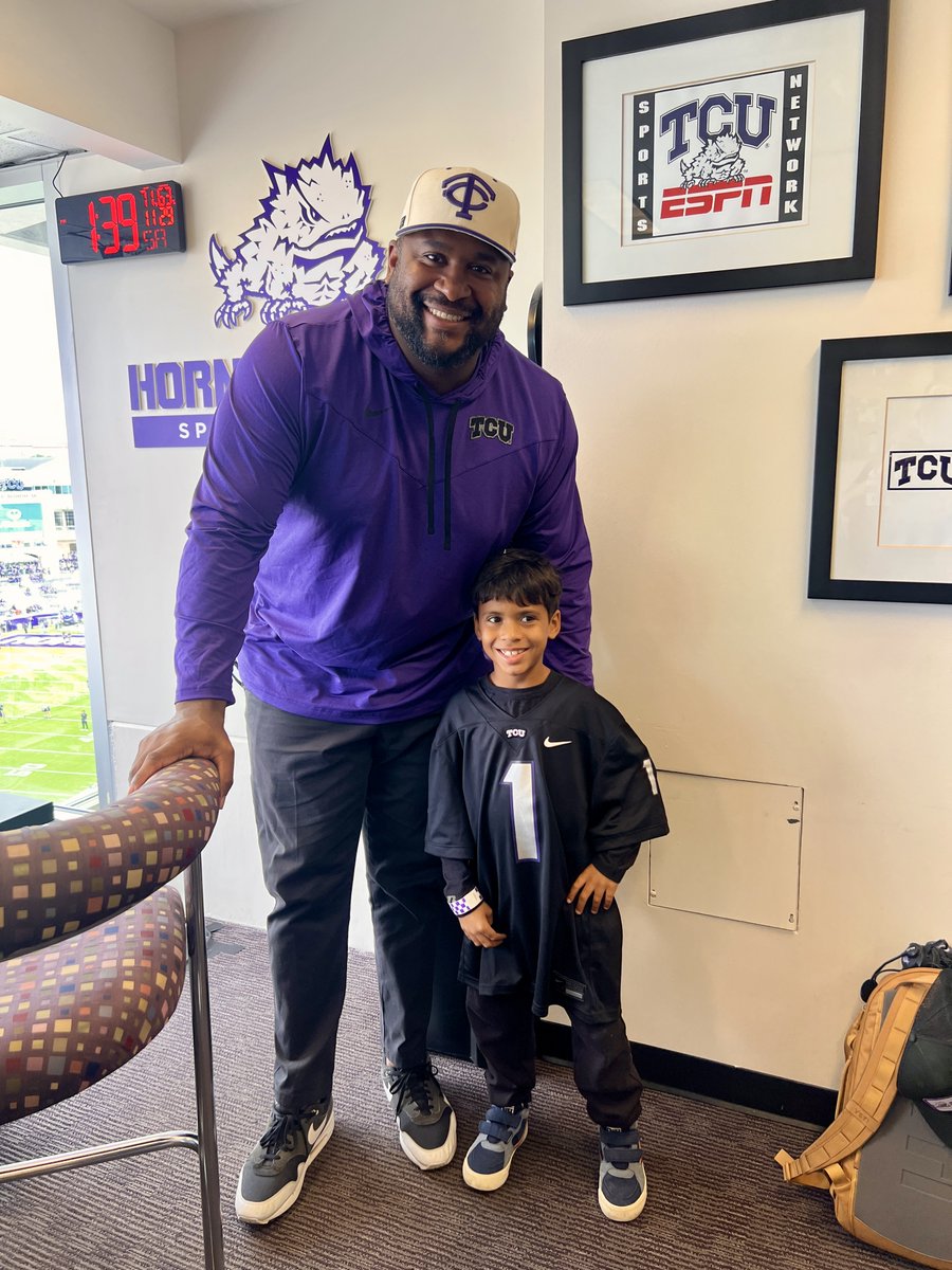 HopeFarmInc's tweet image. HAVE A DAY, SAMSON! 💜💜💜💜💜

Thank you, @dmleasing and @tcuathletics, for making a meaningful difference in the lives of all our Quiet Giants throughout this TCU football season-Samson had THE BEST day yesterday! 💜🐸