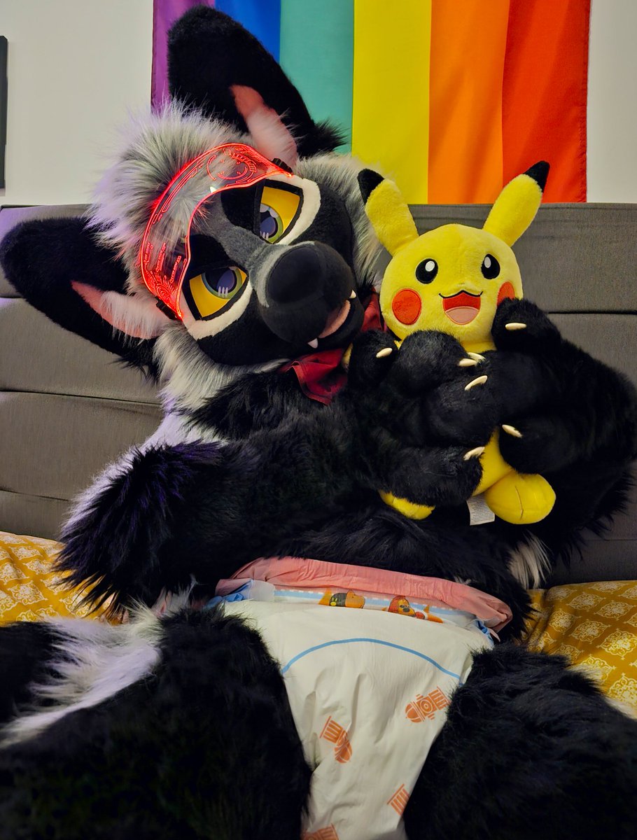 I'm a big fox, I swear !! These diapers are comfy though... 🌧🍼🥺

Maybe it's time for Baby Fern 🖤👀

📸 - <a href="/KypariNoodl/">Kypari Noodl 💜</a>