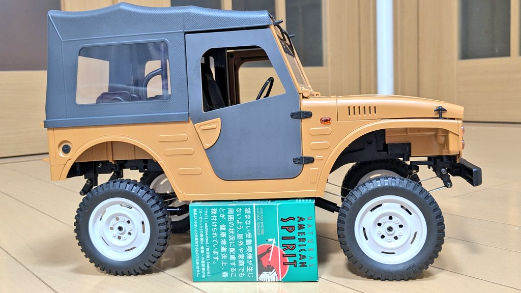 Teruken's tweet photo. アタシん家にWPL C84 ジムニー到着💛
車高ぷちアゲでイメチェンしたら…
アメスピの箱横置き通過の高身長に💖
りなオフ忘年会までに仕上げ予定、お楽しみに🚙💨✨✨✨#RAYWOODER
#wplc84 #wplc74 https://t.co/9ioGPf3yti