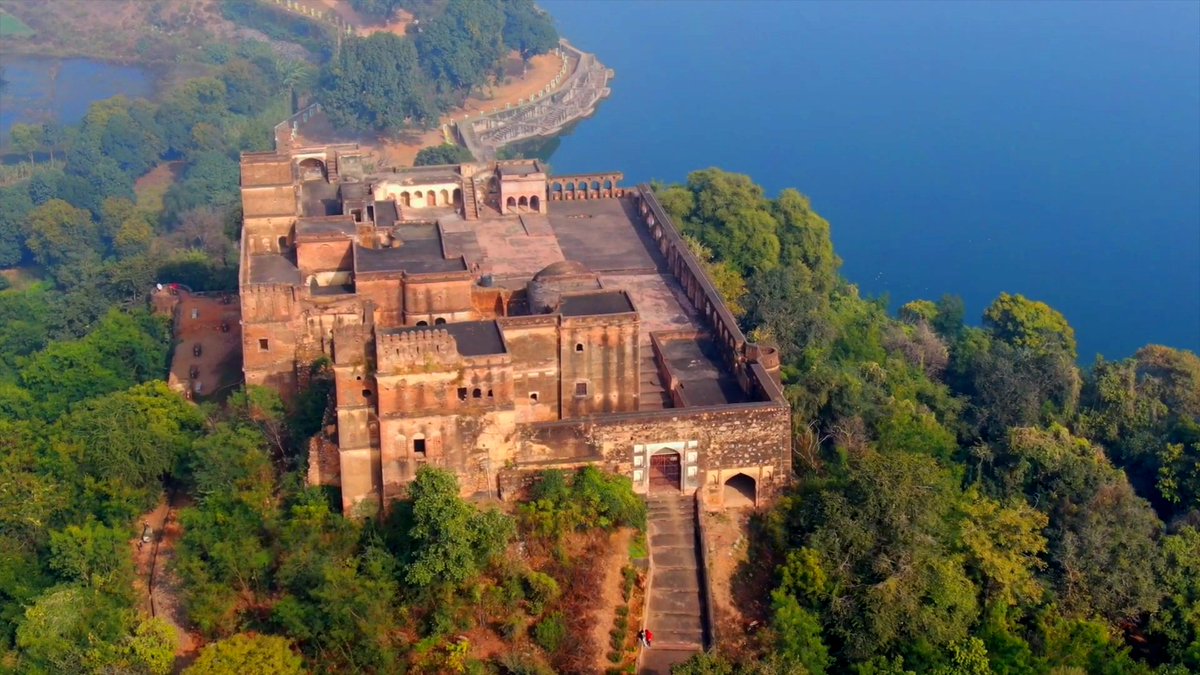 BiK596882's tweet photo. 😯👌"Barua Sagar Fort"- Jhansi , #UttarPradesh

🤷किले के पास 260 साल पुरानी "बरुआ सागर" झील है, जिसे उदित सिंह ने ही बनवाया था। 🥰🌺सुंदरता की एक नई मिसाल...!!

#Utterpardesh https://t.co/E3PyyUZQwr
