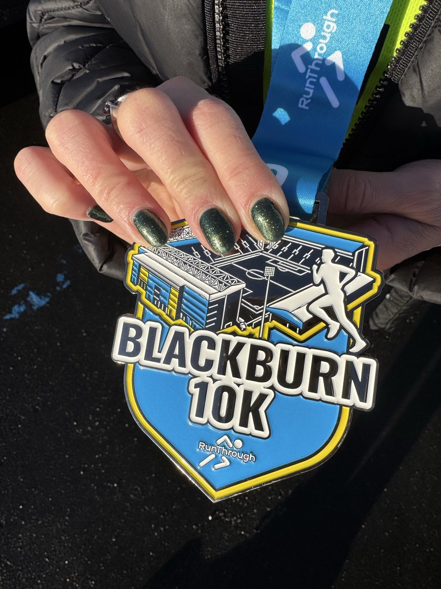 barton_kell's tweet image. First 10K in months today at the Blackburn 10K.

Ran it with my husband (and guide) Mike and somehow… I actually enjoyed the undulation. Straight roads are boring anyway 😂

Started &amp;amp; finished inside Ewood Park

@Rovers #BlindRunner #GuideRunner #Running #Blind