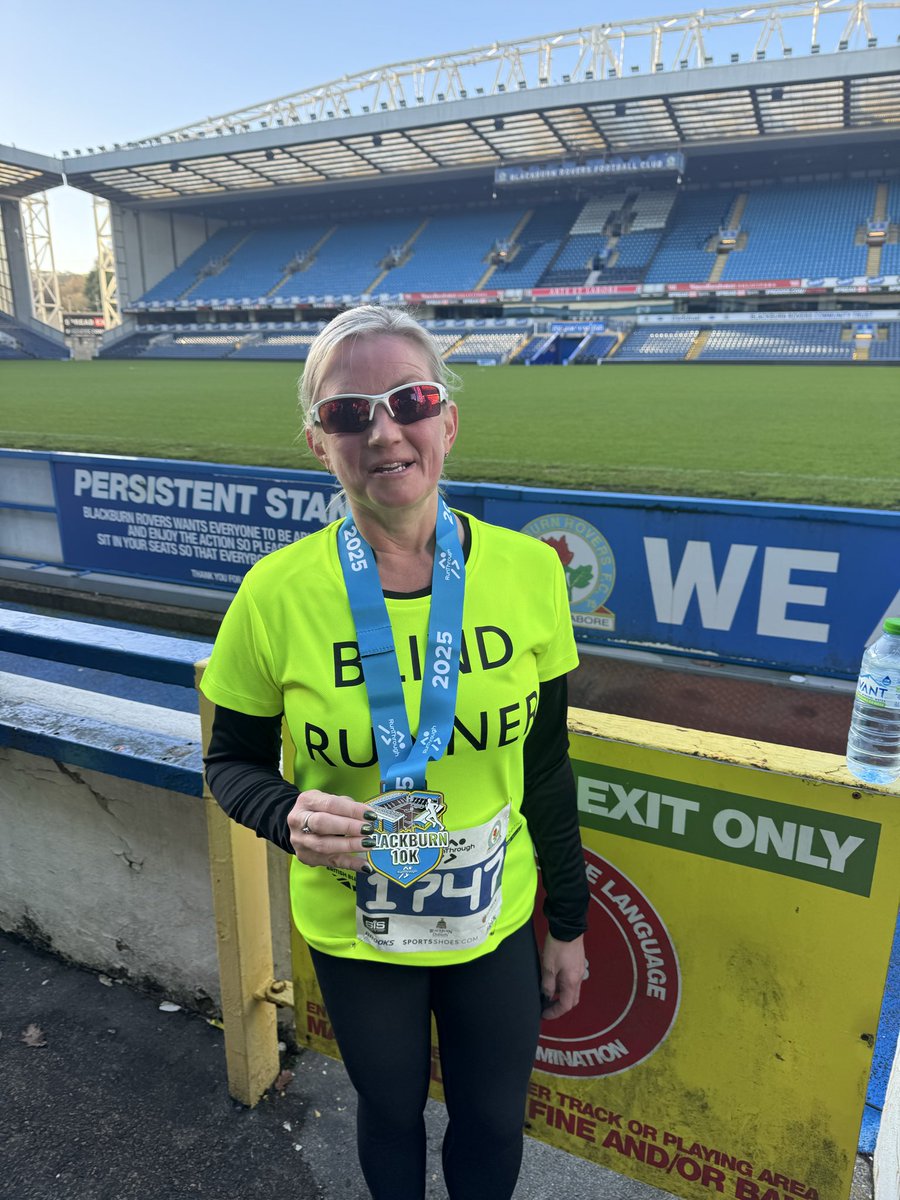 barton_kell's tweet image. First 10K in months today at the Blackburn 10K.

Ran it with my husband (and guide) Mike and somehow… I actually enjoyed the undulation. Straight roads are boring anyway 😂

Started &amp;amp; finished inside Ewood Park

@Rovers #BlindRunner #GuideRunner #Running #Blind
