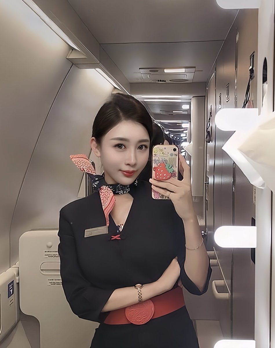 东航空姐陆小七 tweet media