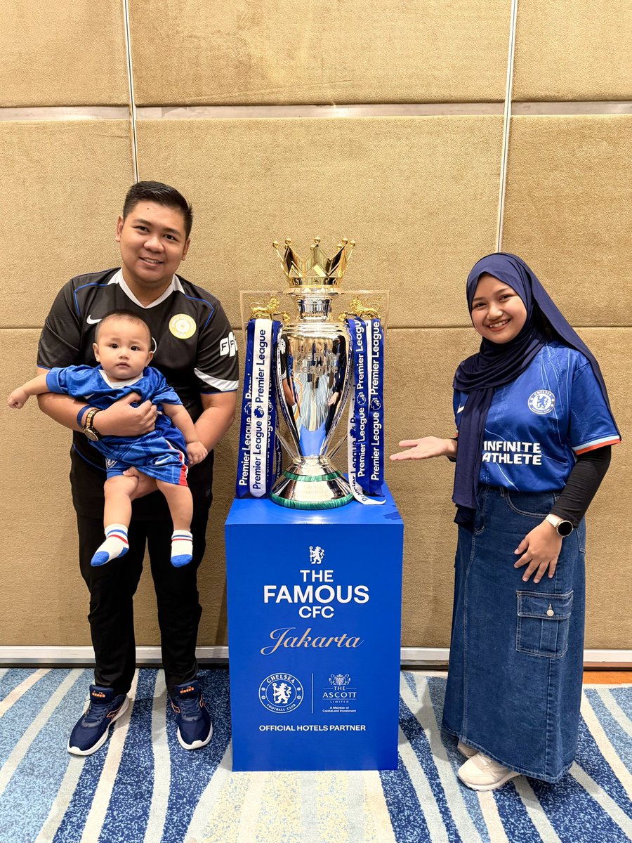 fradhanapd's tweet photo. Alhamdulillah. Senang dapat berjumpa langsung dengan Kapten @chelseafc, Gary Cahill @garyjcahill, dalam rangka The Famous CFC Tour edisi Jakarta

Tak lupa, thanks to @idextratime atas informasi terkait acara ini. 😬

#thefamousCFC #chelseafc #chelseaindonesia https://t.co/kCULVqH9VP